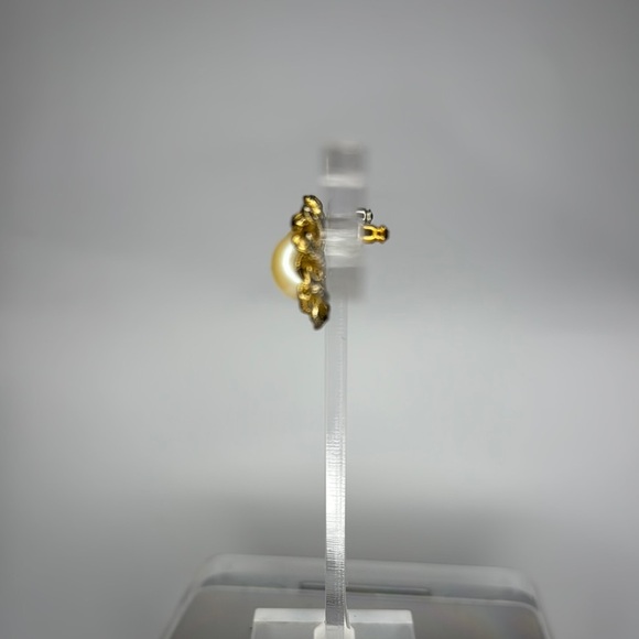 Timeless Gold and Cream Pearl Stud Earrings - Picture 3 of 4